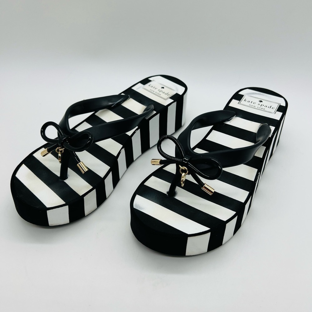 KATE SPADE WOMENS PLATFORM BLACK & WHITE STRIPED THONG SANDALS SIZE 6
